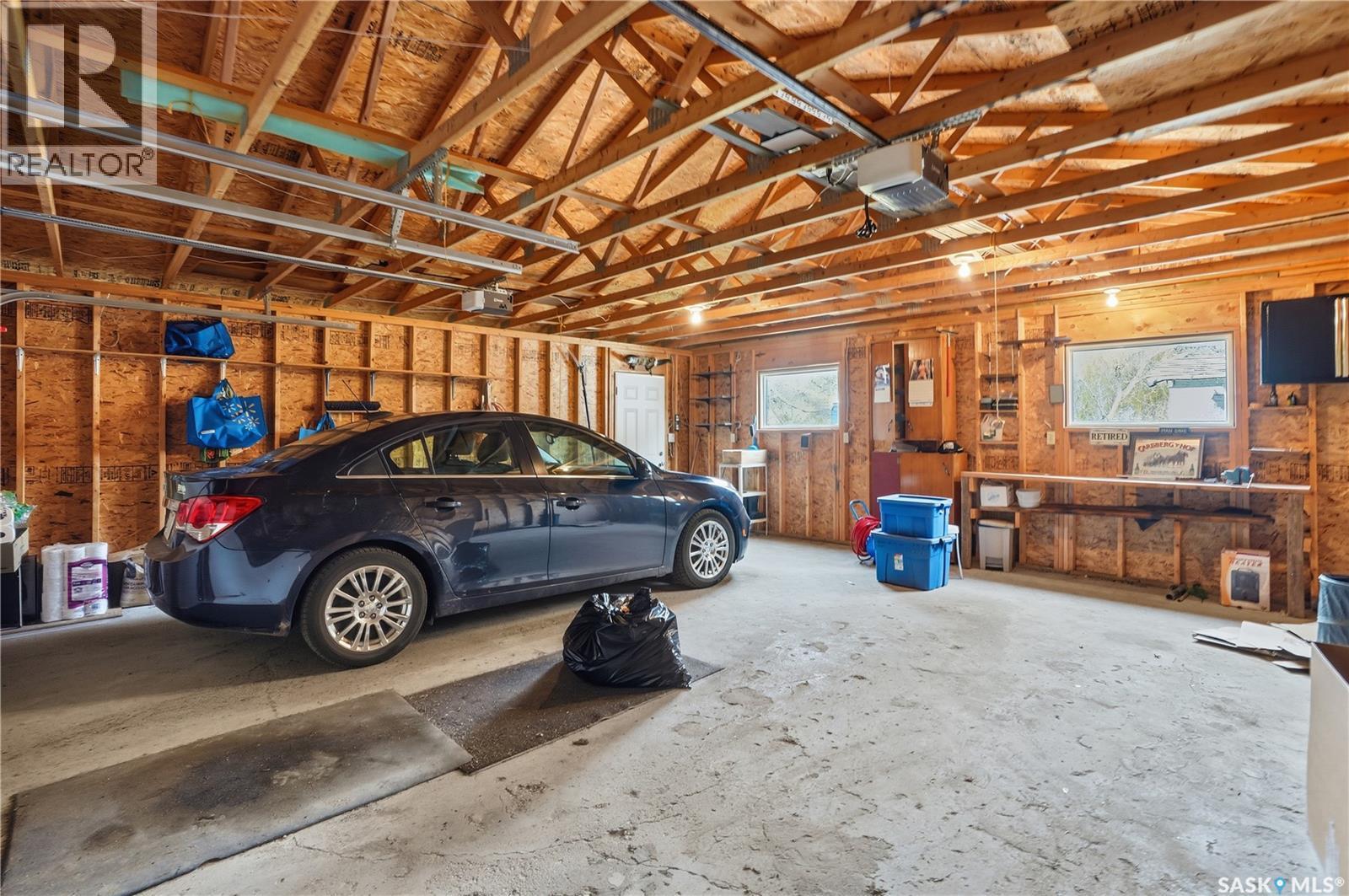 101 3Rd Avenue S, Maymont, SK - Indoor Photo Showing Garage