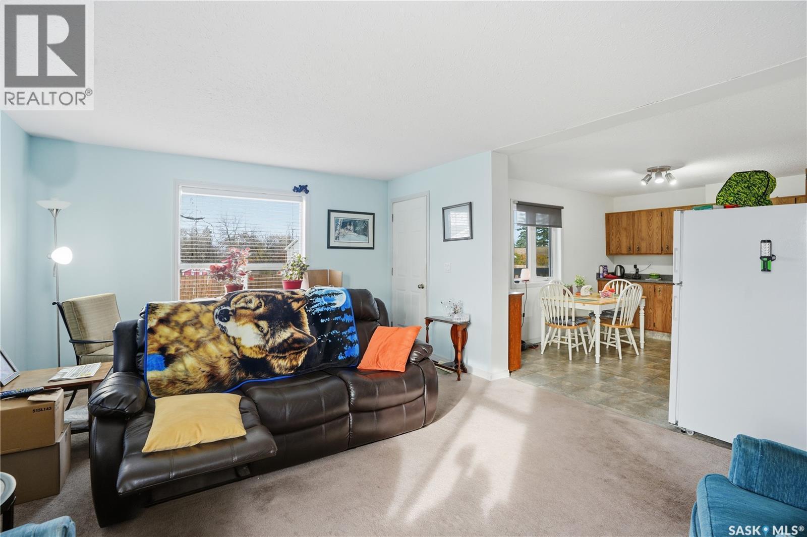 101 3Rd Avenue S, Maymont, SK - Indoor Photo Showing Living Room
