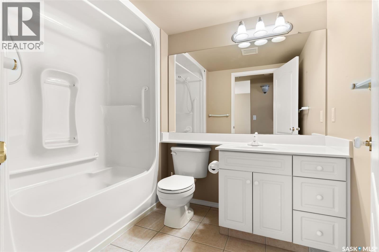 323 2330 Hamilton Street, Regina, SK - Indoor Photo Showing Bathroom
