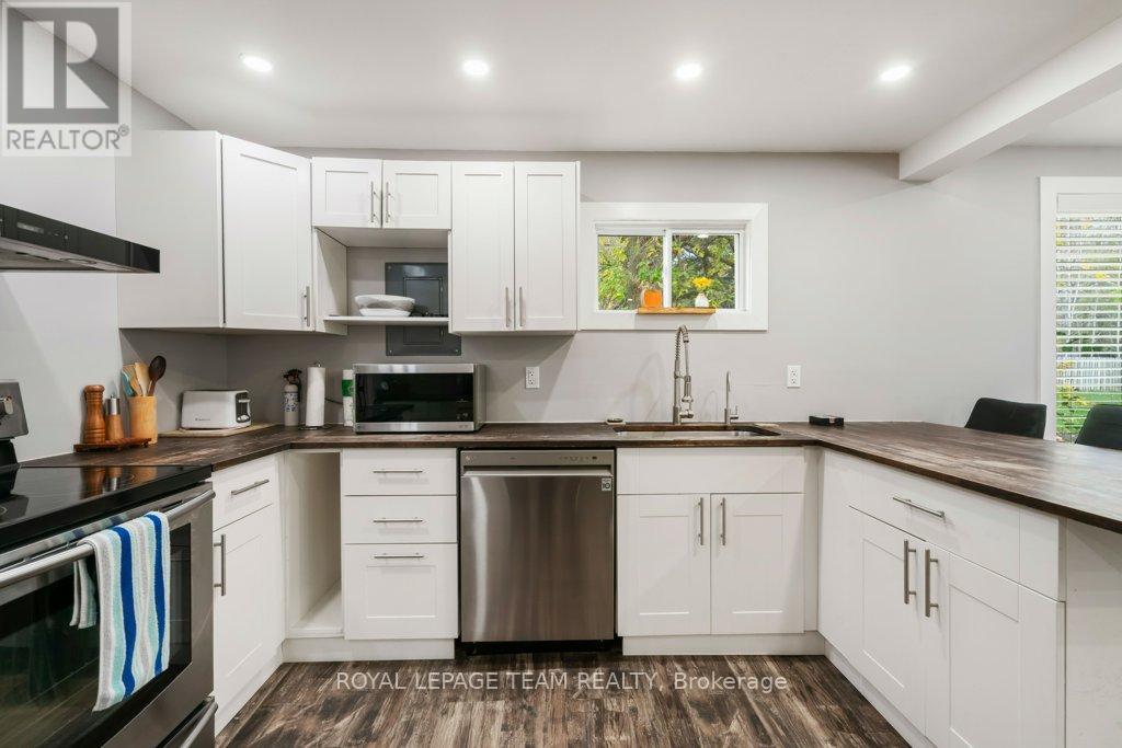 2131 2Nd Concession Road, Augusta, ON - Indoor Photo Showing Kitchen