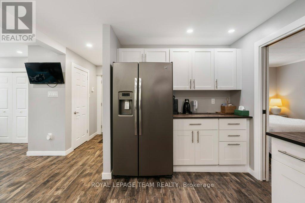 2131 2Nd Concession Road, Augusta, ON - Indoor Photo Showing Kitchen