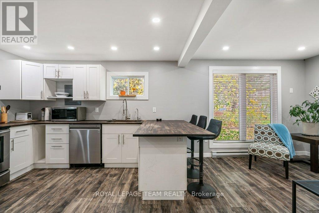 2131 2Nd Concession Road, Augusta, ON - Indoor Photo Showing Kitchen