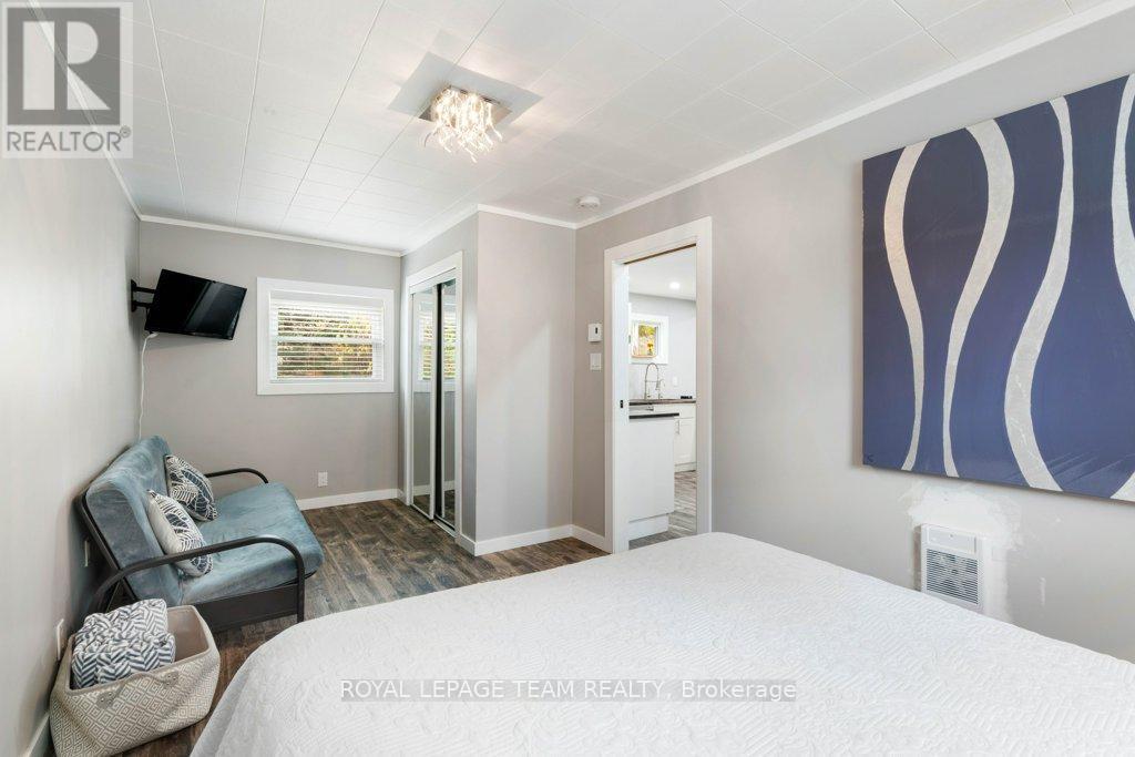 2131 2Nd Concession Road, Augusta, ON - Indoor Photo Showing Bedroom