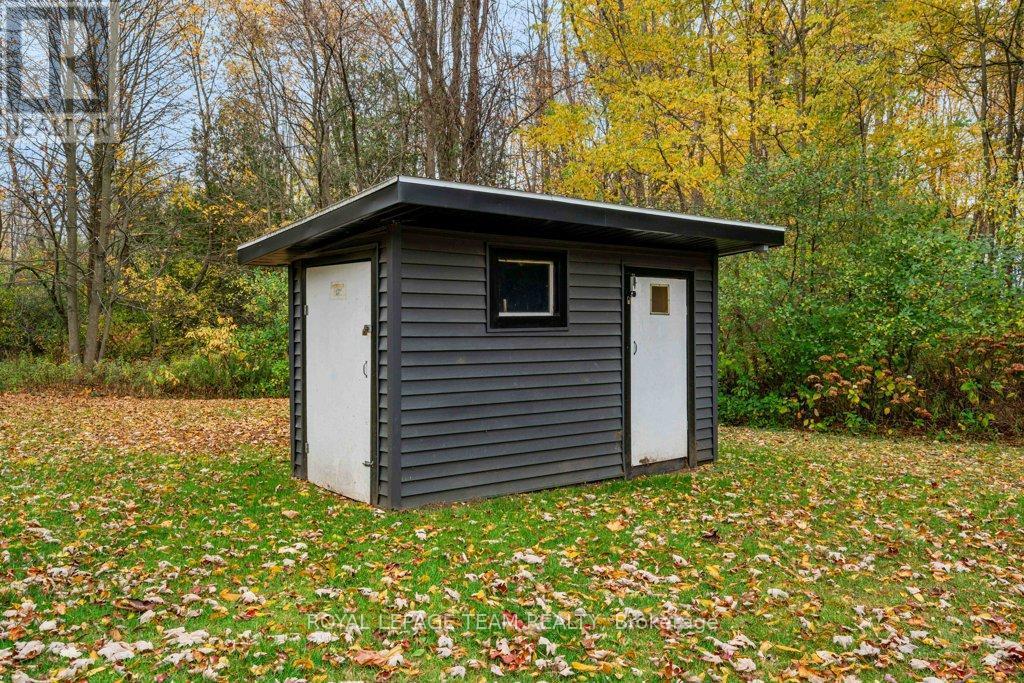 2131 2Nd Concession Road, Augusta, ON - Outdoor