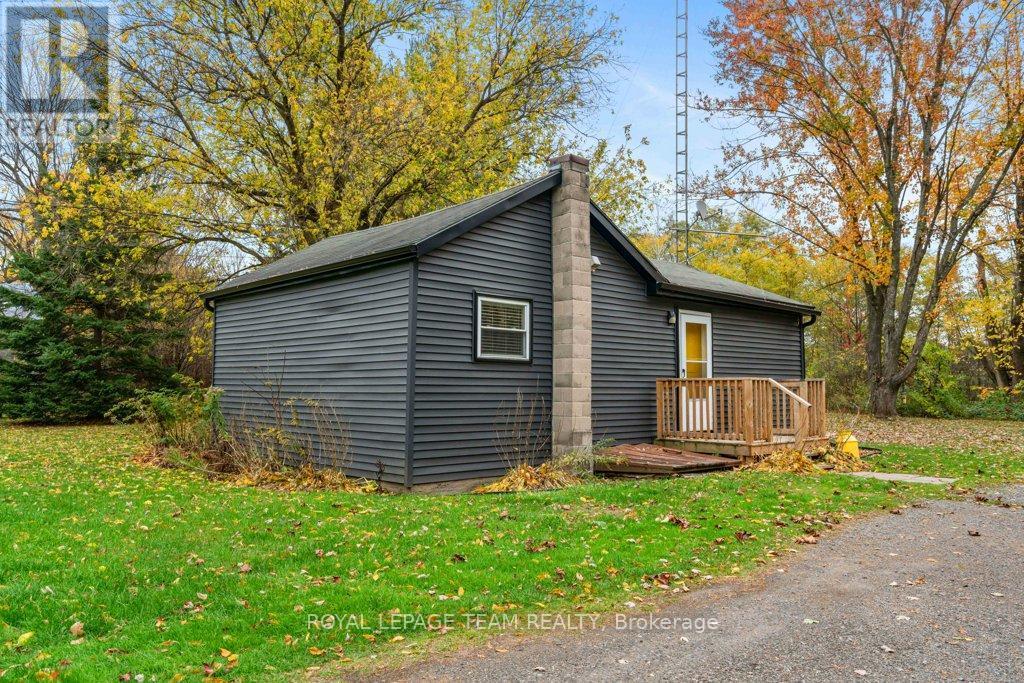2131 2Nd Concession Road, Augusta, ON - Outdoor