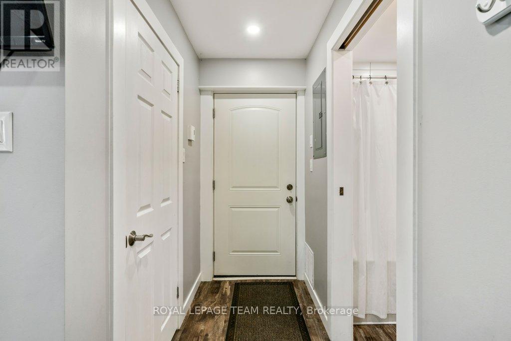 2131 2Nd Concession Road, Augusta, ON - Indoor Photo Showing Other Room