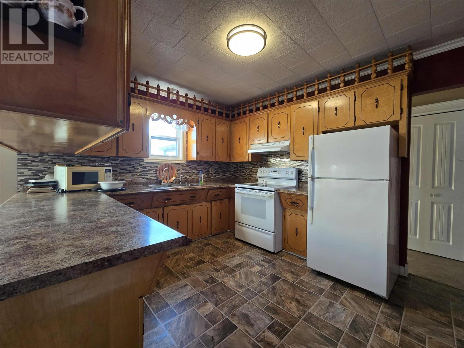 5 Little Harbour Road, Fogo Island (Fogo), NL - Indoor Photo Showing Kitchen With Double Sink