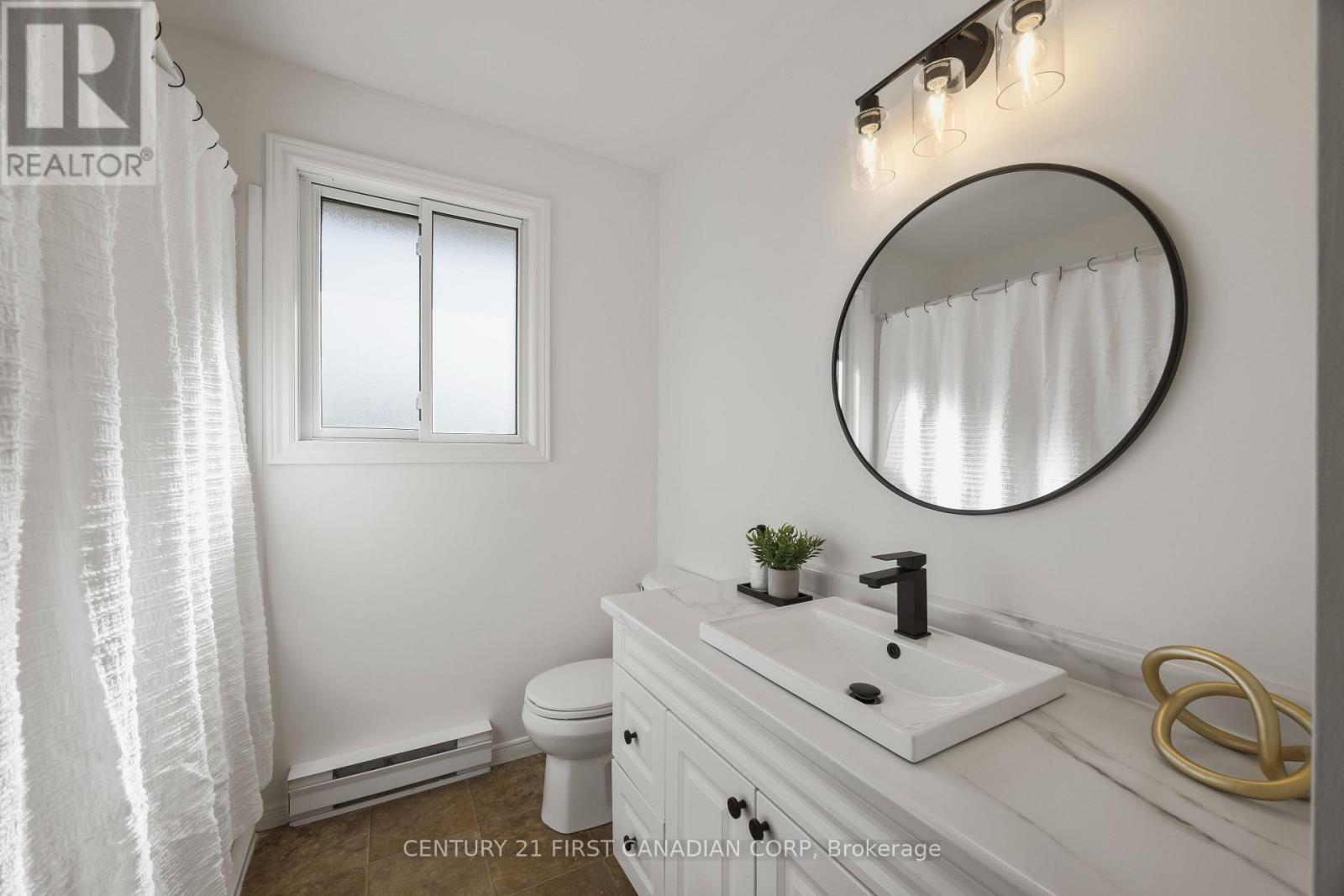 70986 B Line, South Huron (Stephen), ON - Indoor Photo Showing Bathroom