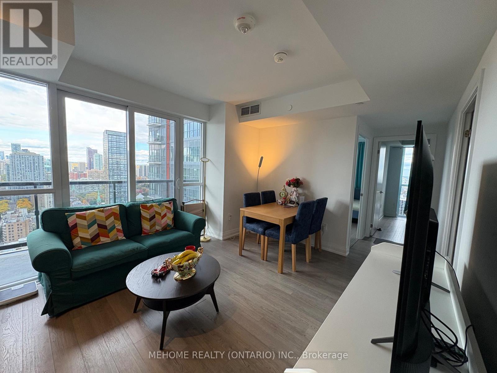 3609 - 77 Mutual Street, Toronto, ON - Indoor Photo Showing Living Room