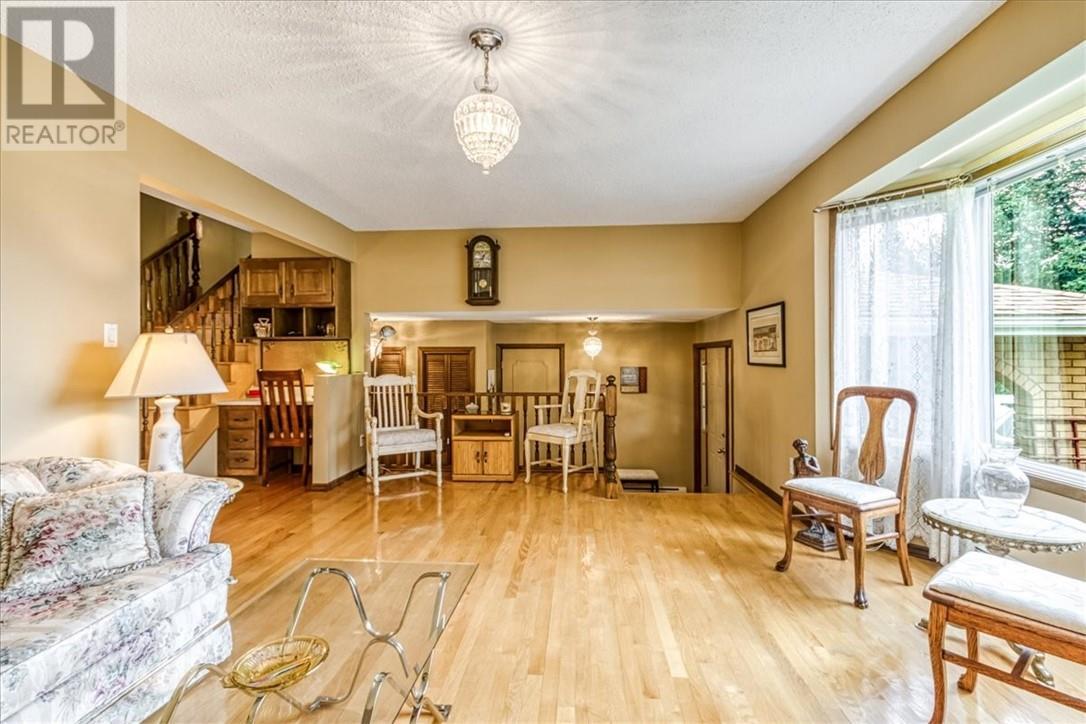 1688 Richard Street, Val Caron, ON - Indoor Photo Showing Living Room