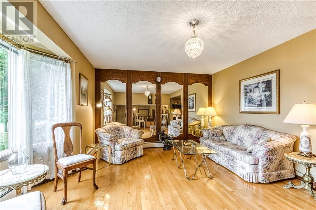 1688 Richard Street, Val Caron, ON - Indoor Photo Showing Living Room