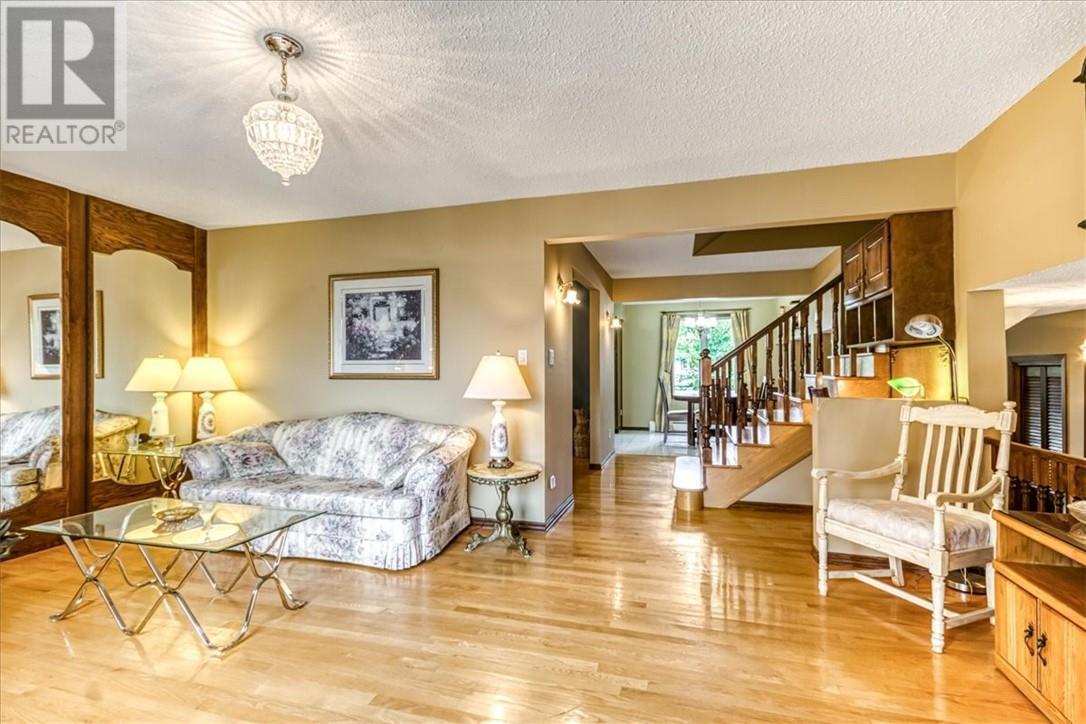 1688 Richard Street, Val Caron, ON - Indoor Photo Showing Living Room