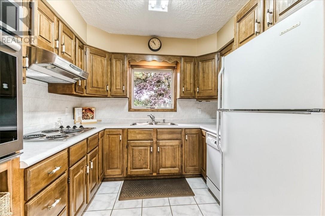 1688 Richard Street, Val Caron, ON - Indoor Photo Showing Kitchen With Double Sink