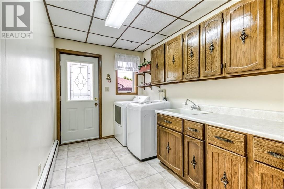 1688 Richard Street, Val Caron, ON - Indoor Photo Showing Laundry Room