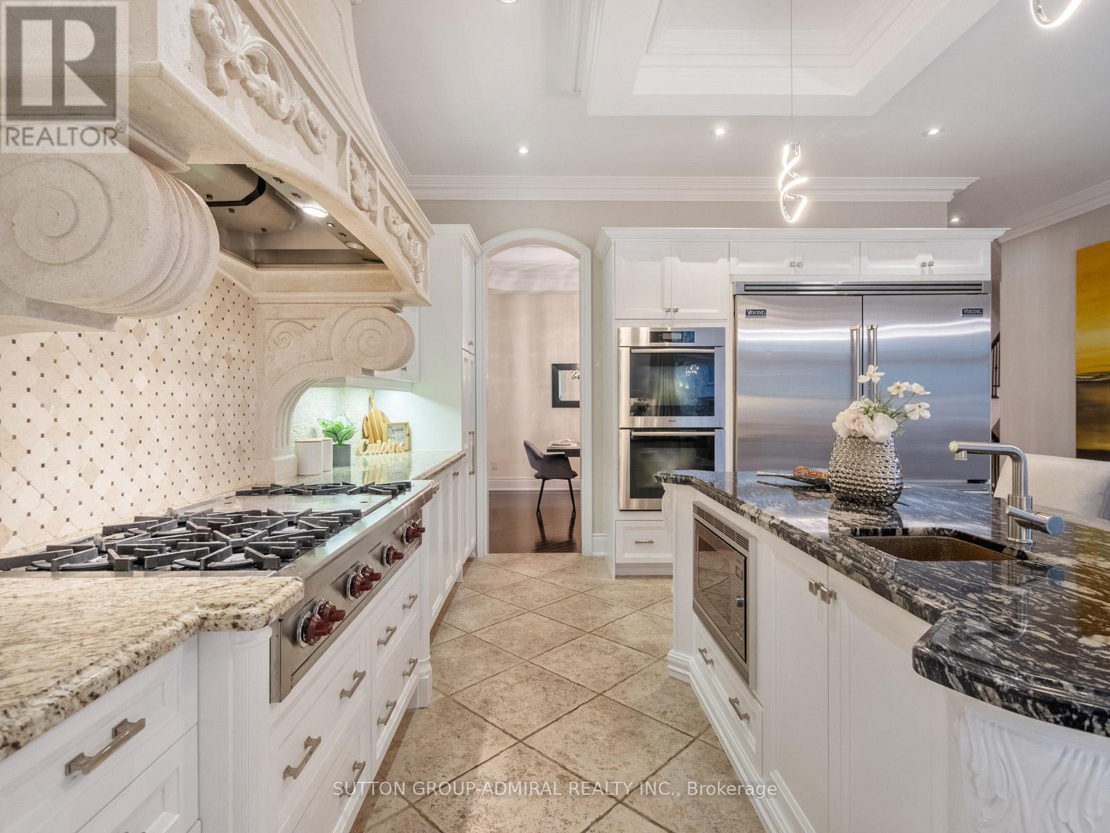 232 Luca Avenue, Vaughan, ON - Indoor Photo Showing Kitchen With Upgraded Kitchen