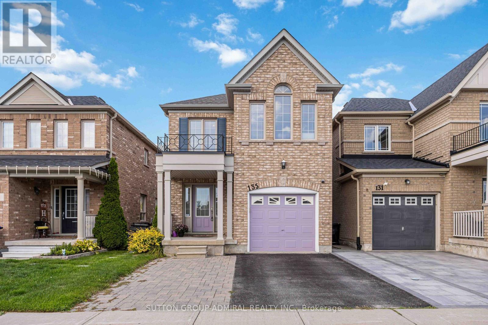 135 Armstrong Crescent, Bradford West Gwillimbury, ON - Outdoor With Balcony With Facade