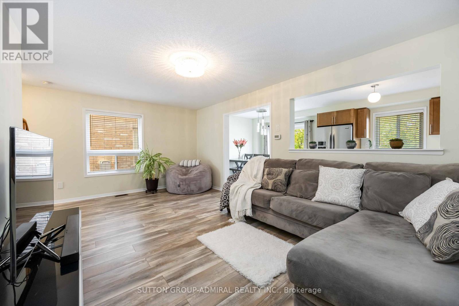 135 Armstrong Crescent, Bradford West Gwillimbury, ON - Indoor Photo Showing Living Room