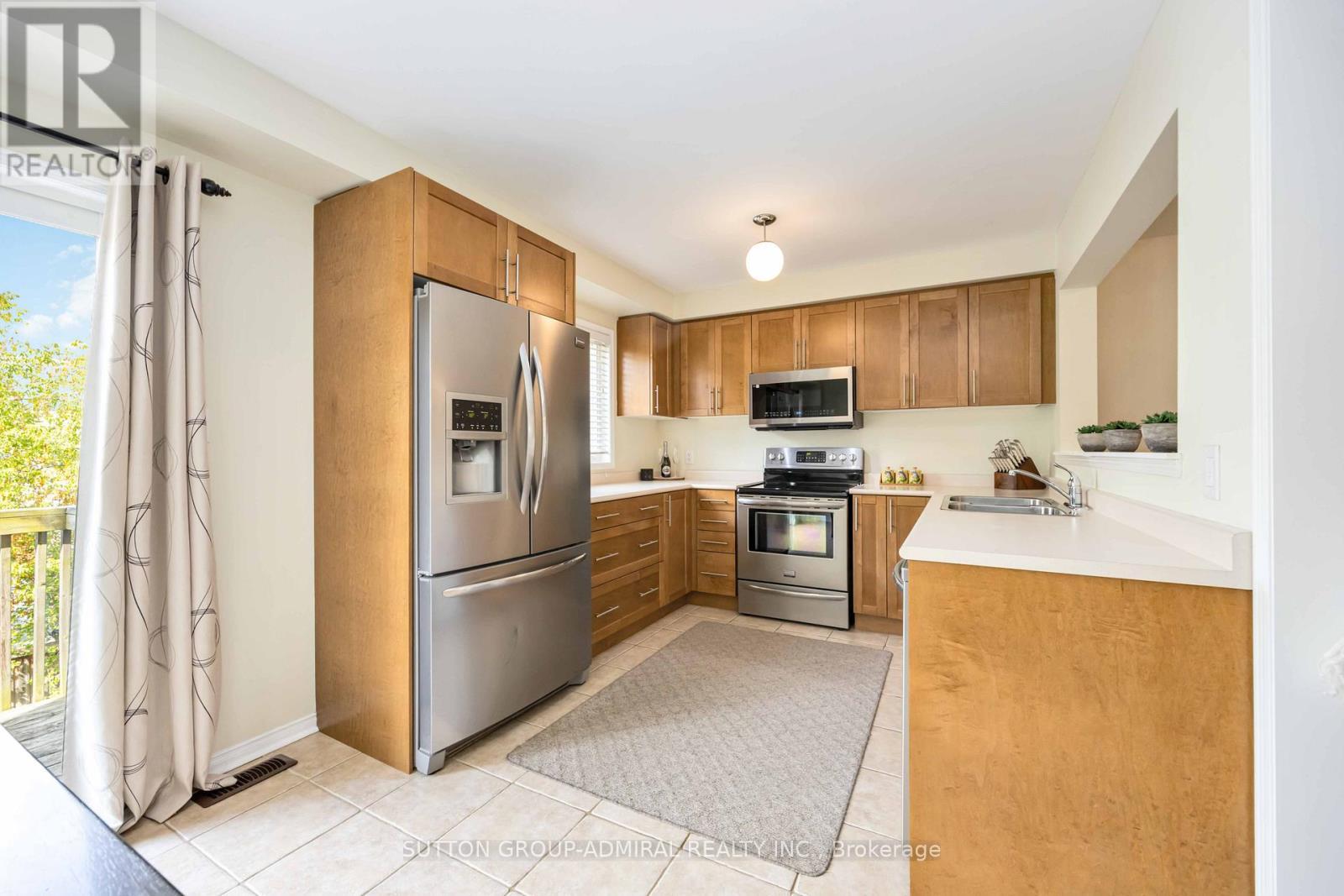 135 Armstrong Crescent, Bradford West Gwillimbury, ON - Indoor Photo Showing Kitchen