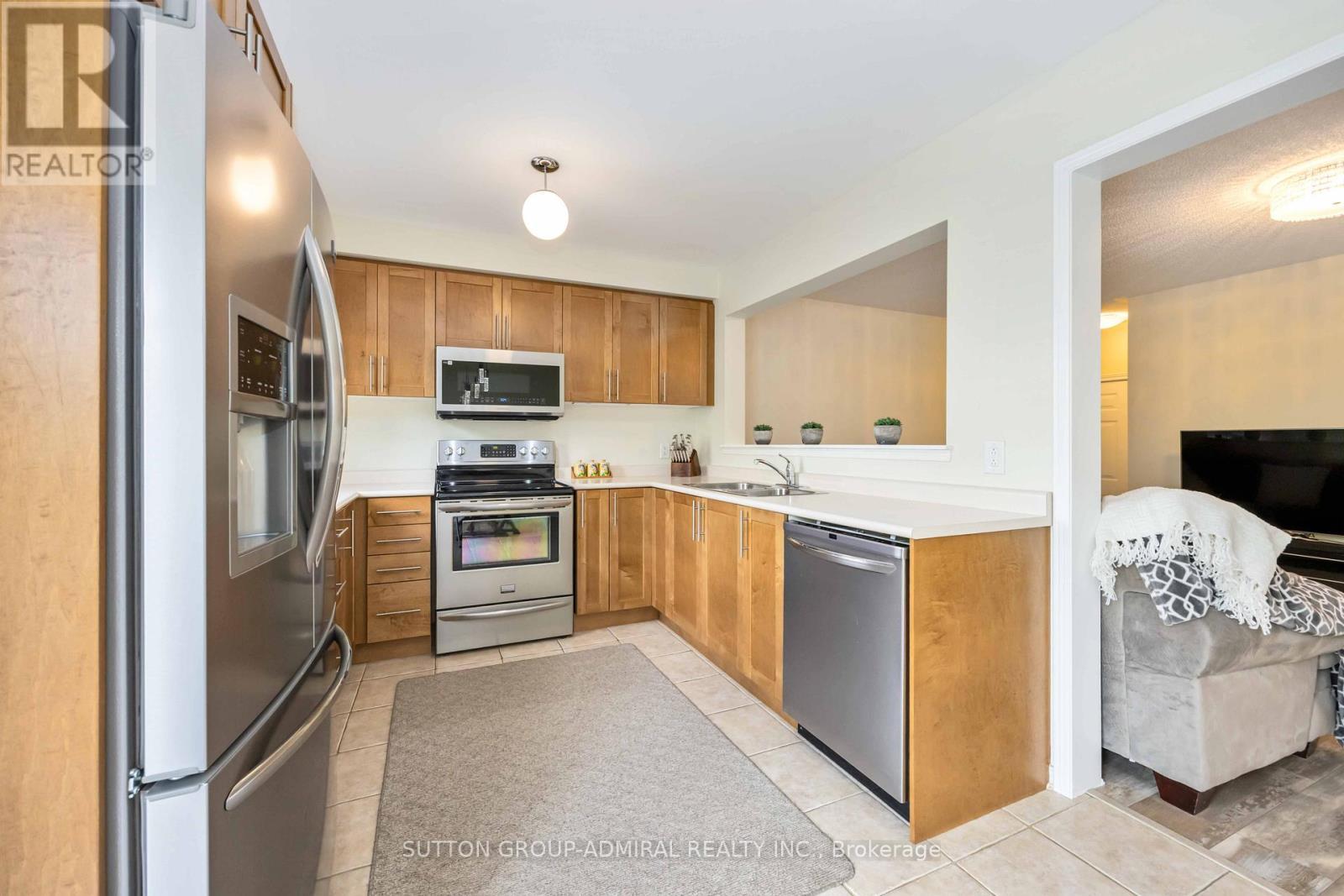 135 Armstrong Crescent, Bradford West Gwillimbury, ON - Indoor Photo Showing Kitchen