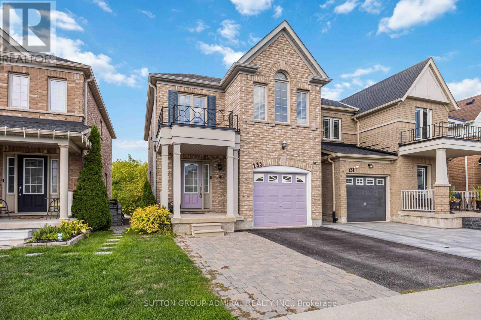 135 Armstrong Crescent, Bradford West Gwillimbury, ON - Outdoor With Balcony With Facade