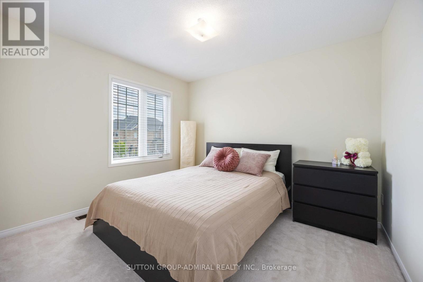 135 Armstrong Crescent, Bradford West Gwillimbury, ON - Indoor Photo Showing Bedroom