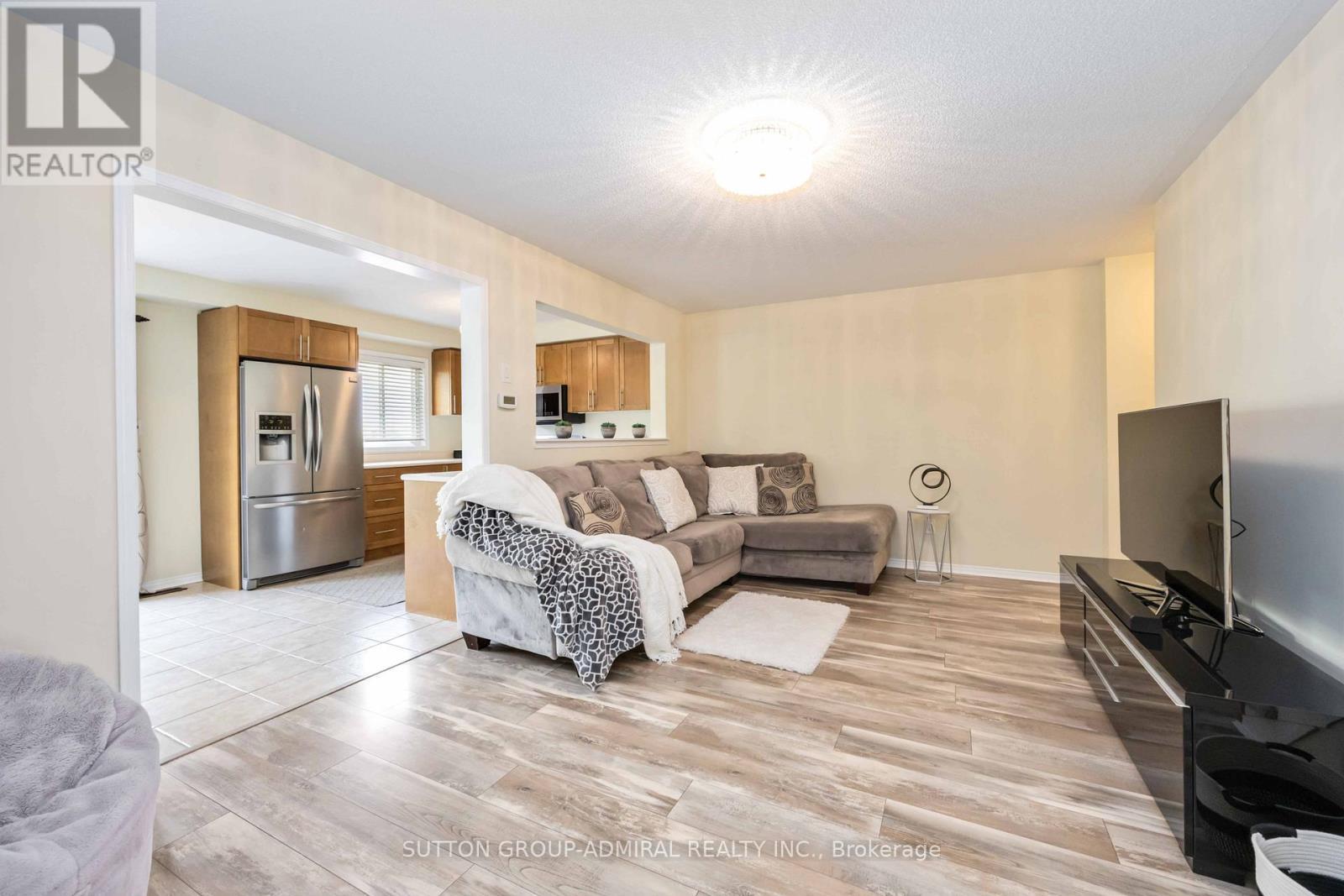 135 Armstrong Crescent, Bradford West Gwillimbury, ON - Indoor Photo Showing Living Room