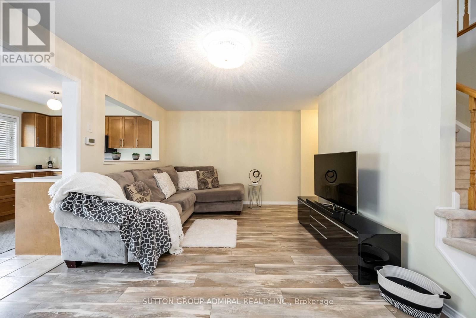 135 Armstrong Crescent, Bradford West Gwillimbury, ON - Indoor Photo Showing Living Room