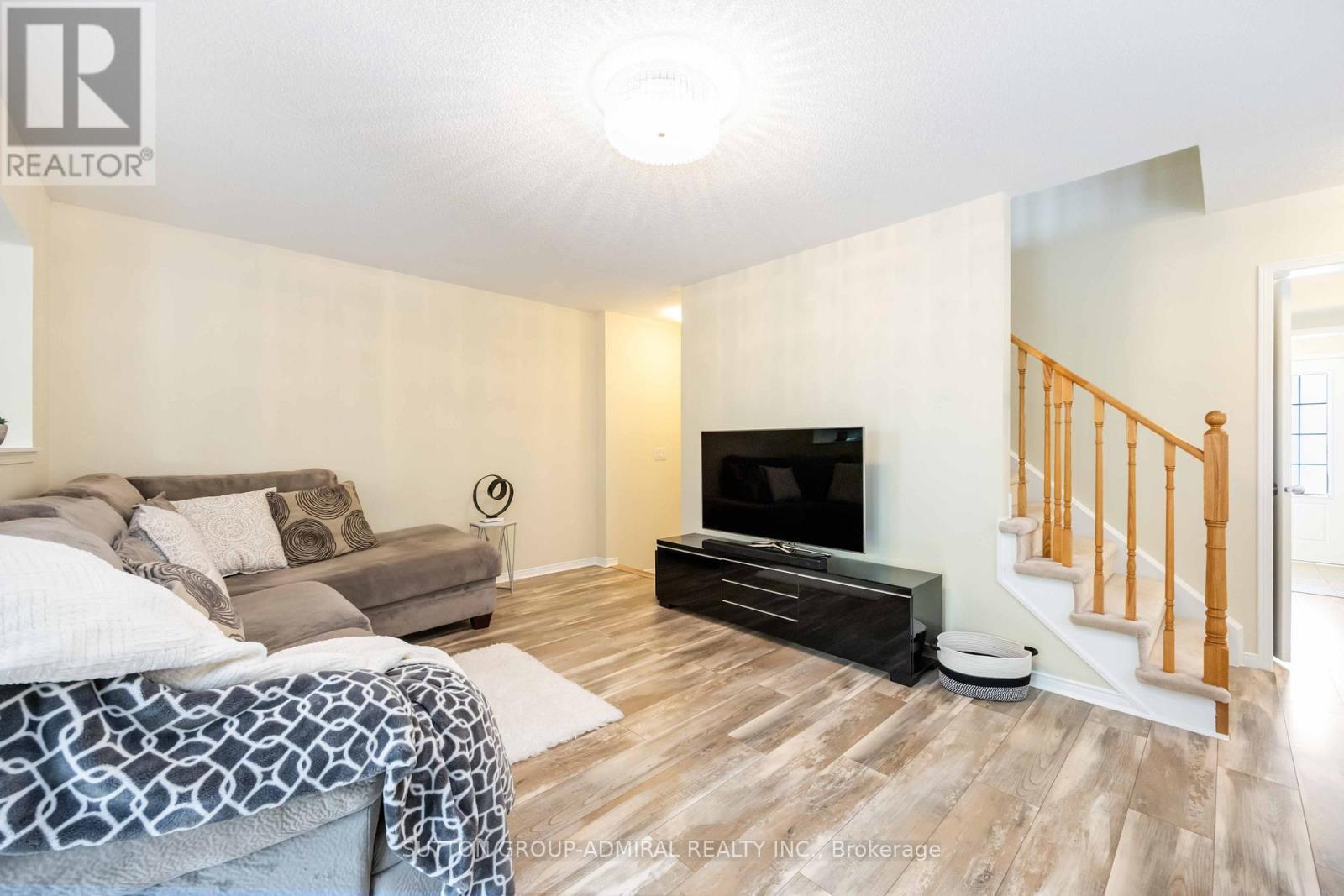 135 Armstrong Crescent, Bradford West Gwillimbury, ON - Indoor Photo Showing Living Room