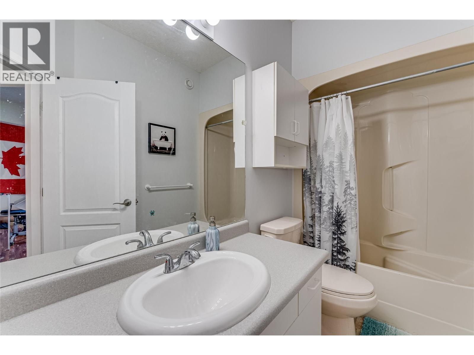 274 Country Estate Place, Vernon, BC - Indoor Photo Showing Bathroom