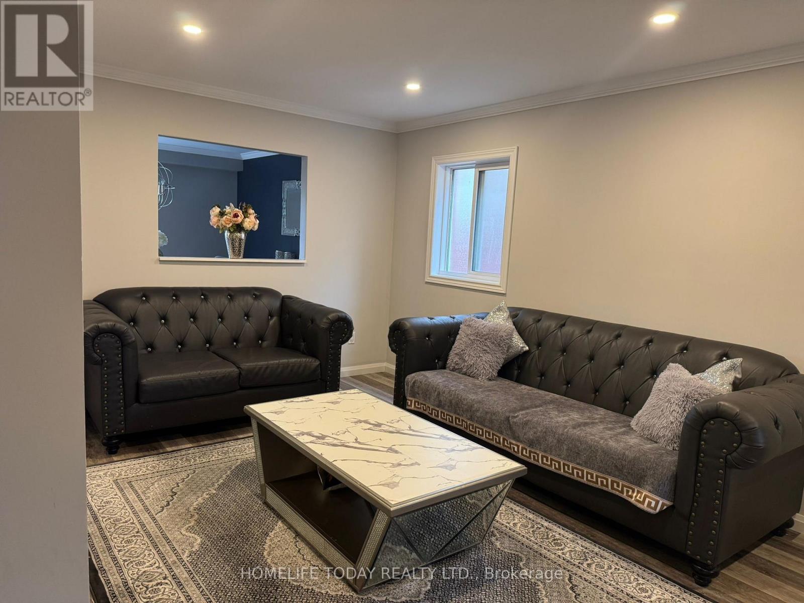 13 Prestonway Drive, Clarington, ON - Indoor Photo Showing Living Room