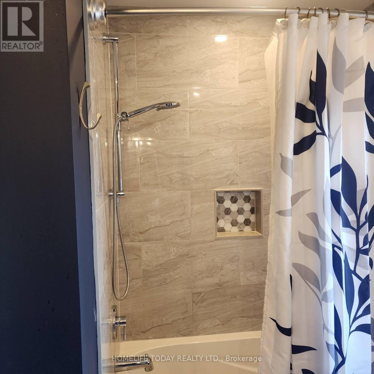 13 Prestonway Drive, Clarington, ON - Indoor Photo Showing Bathroom