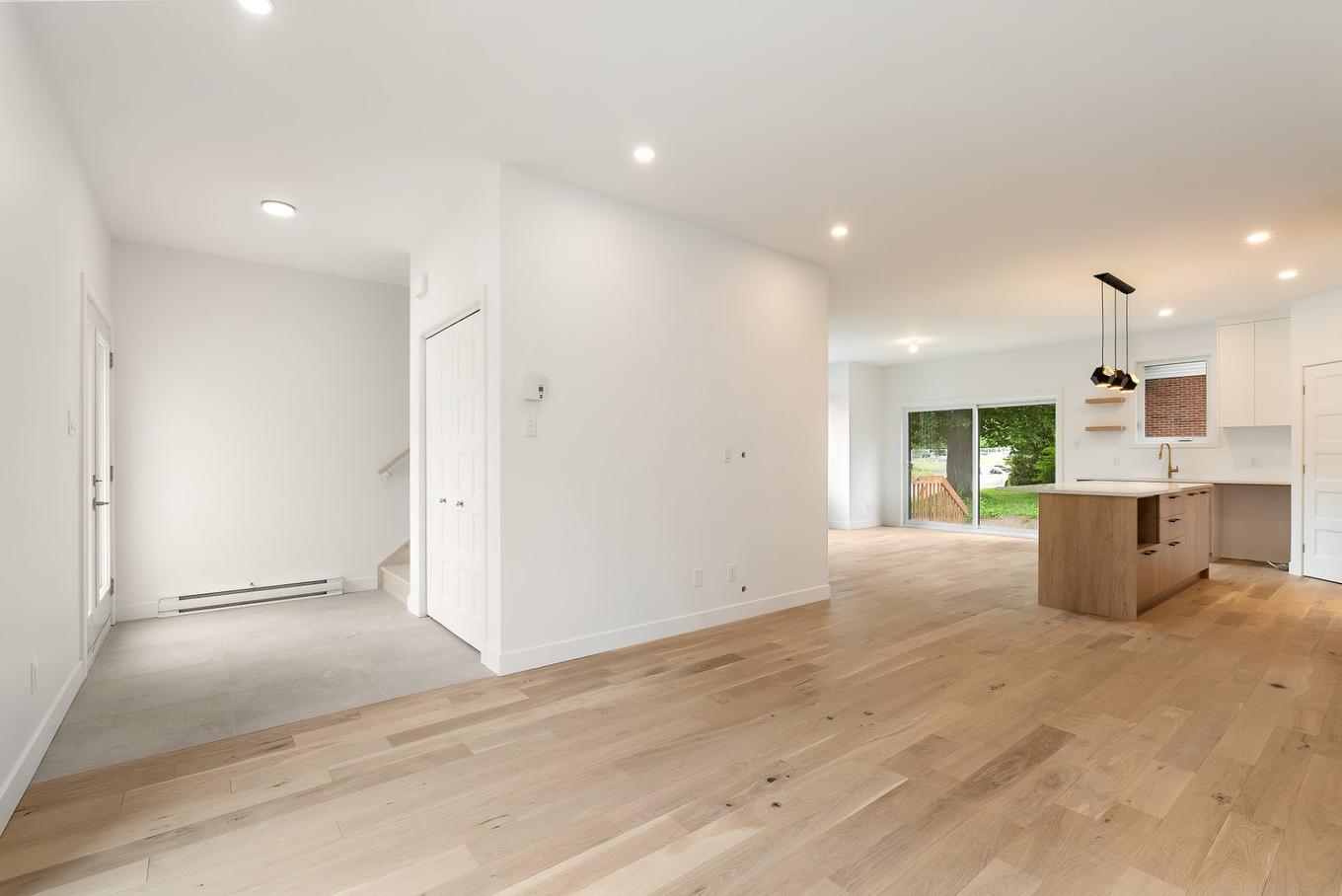 Living room - 9320 Av. Becquet, Québec (La Haute-Saint-Charles), QC - Indoor Photo Showing Kitchen