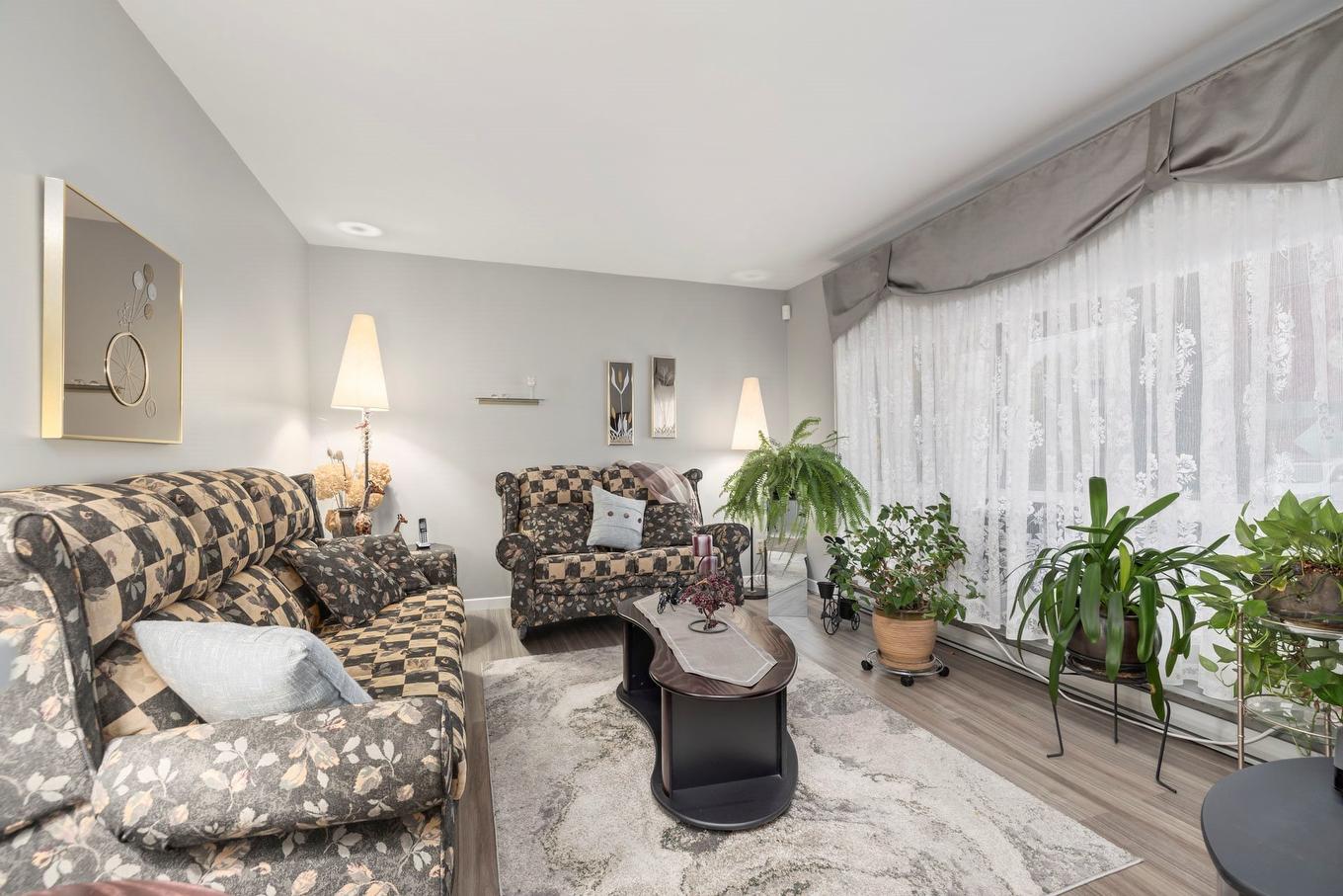 Salon - 257 7E Avenue, L'Île-Perrot, QC - Indoor Photo Showing Living Room