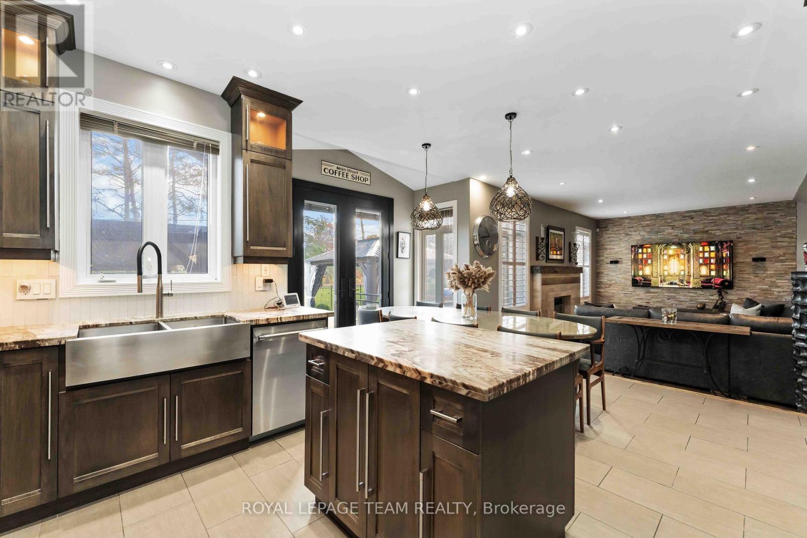 1466 Rhea Place, Ottawa, ON - Indoor Photo Showing Kitchen With Double Sink With Upgraded Kitchen