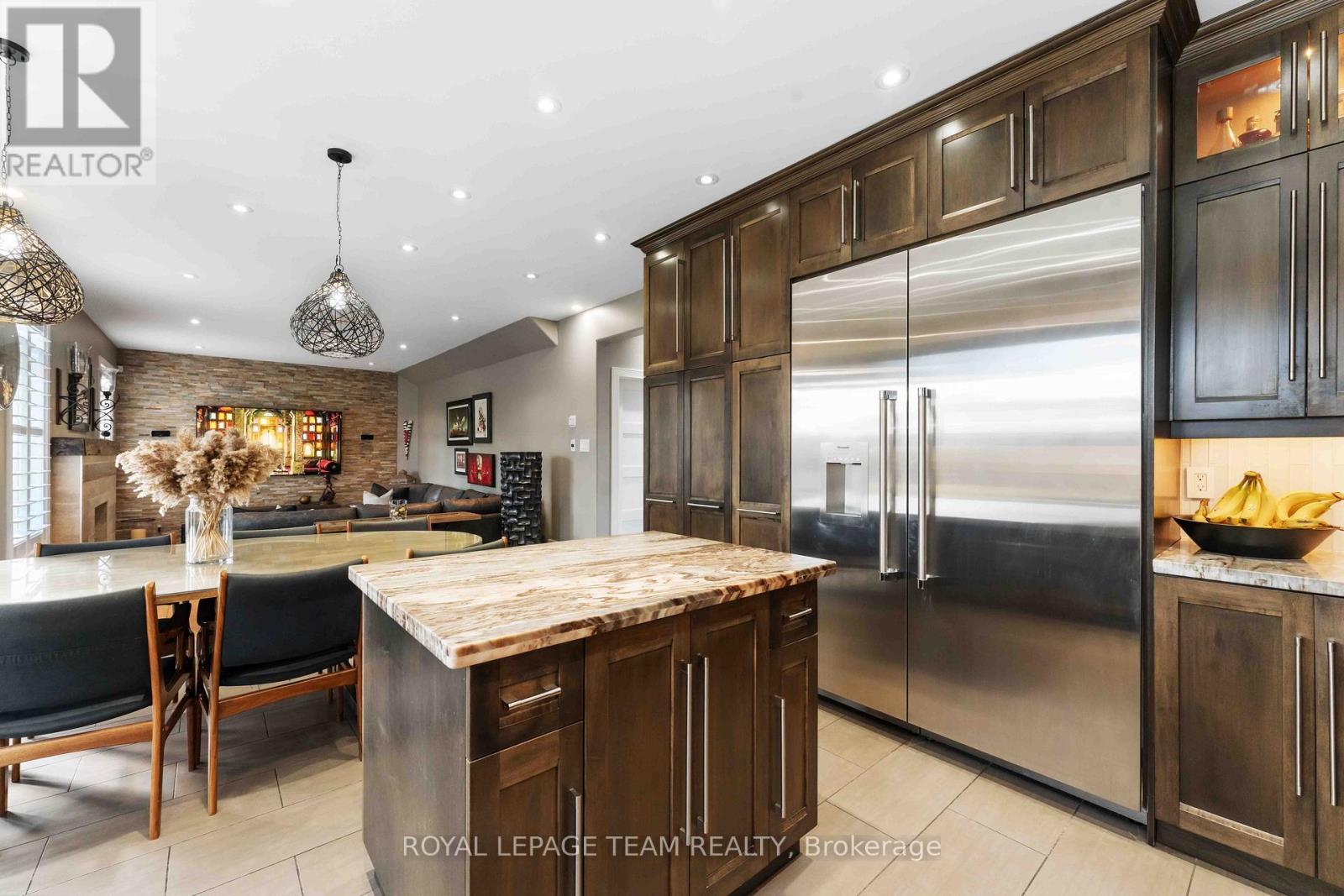 1466 Rhea Place, Ottawa, ON - Indoor Photo Showing Kitchen With Upgraded Kitchen