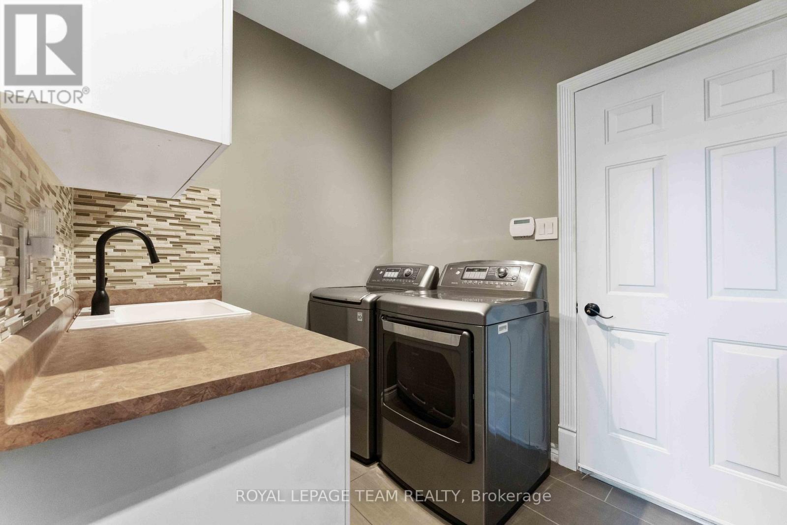1466 Rhea Place, Ottawa, ON - Indoor Photo Showing Laundry Room