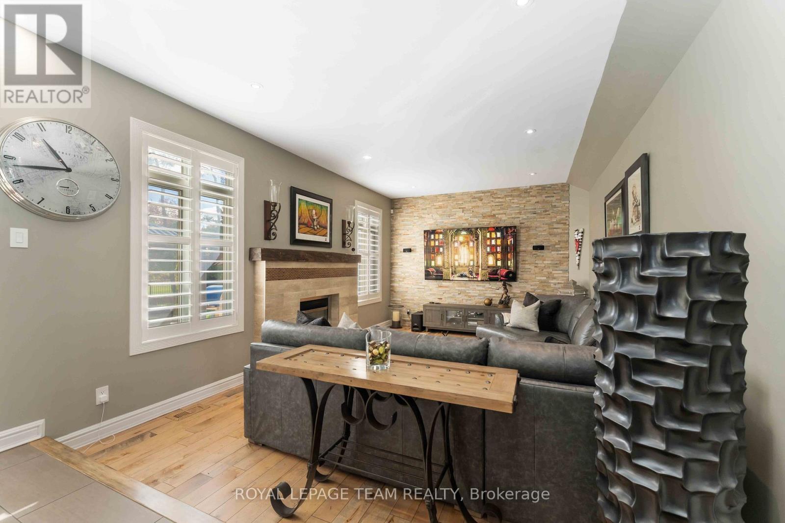 1466 Rhea Place, Ottawa, ON - Indoor Photo Showing Living Room With Fireplace
