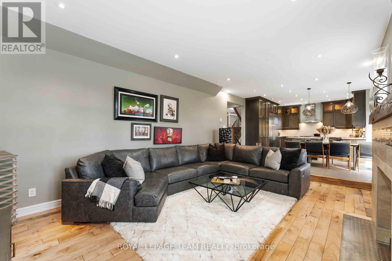 1466 Rhea Place, Ottawa, ON - Indoor Photo Showing Living Room