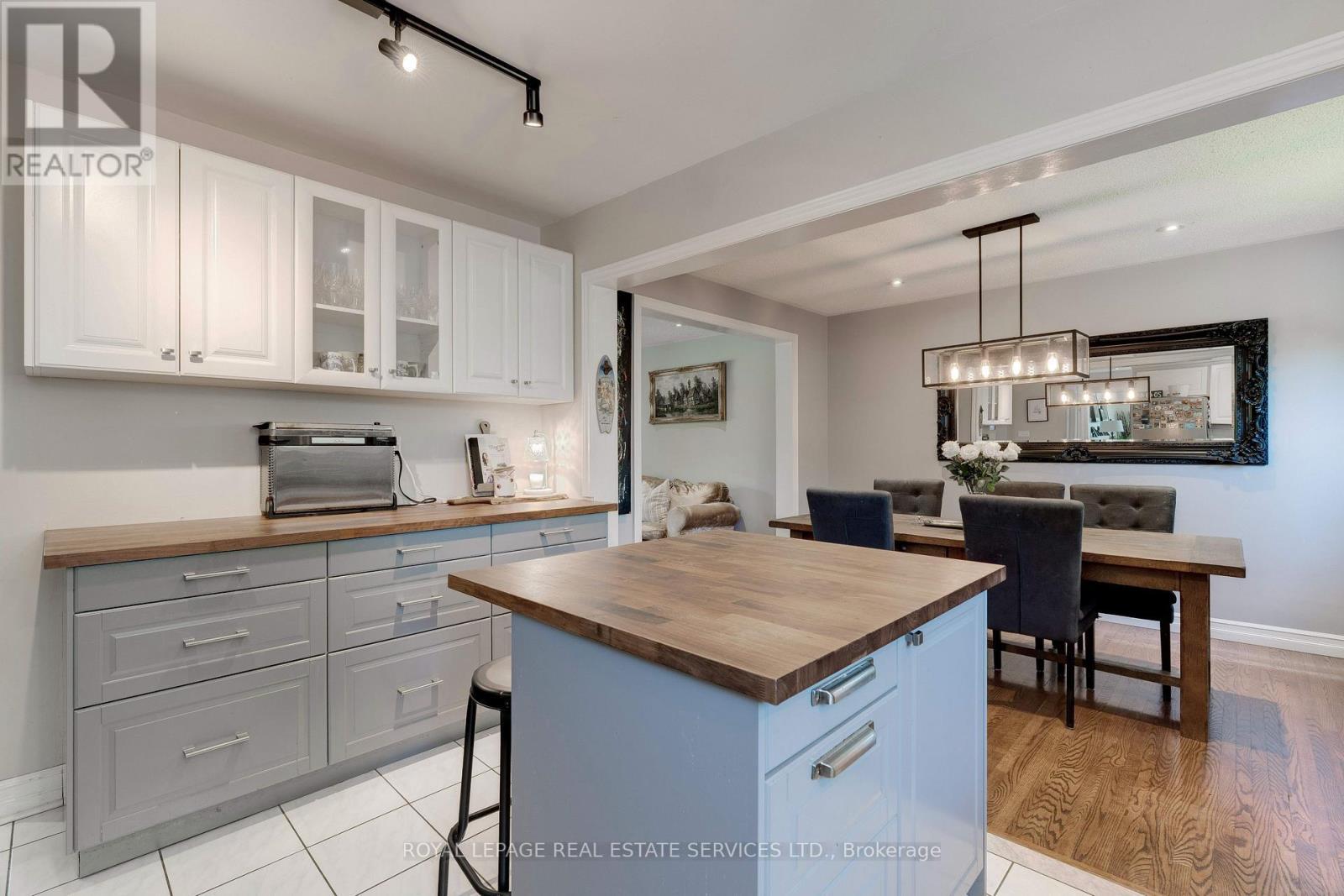 297 Sunset Drive, Oakville, ON - Indoor Photo Showing Kitchen