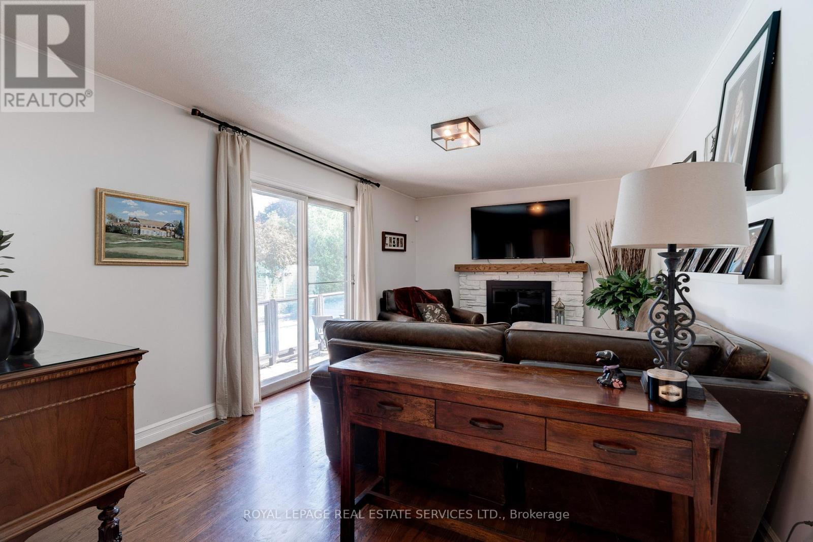 297 Sunset Drive, Oakville, ON - Indoor Photo Showing Living Room With Fireplace