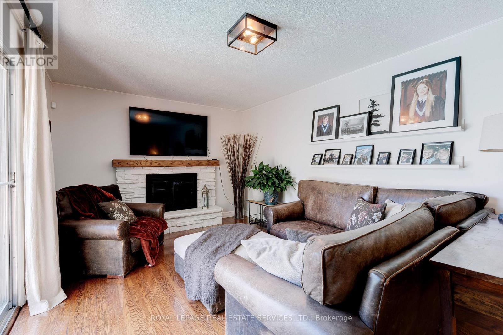 297 Sunset Drive, Oakville, ON - Indoor Photo Showing Living Room With Fireplace