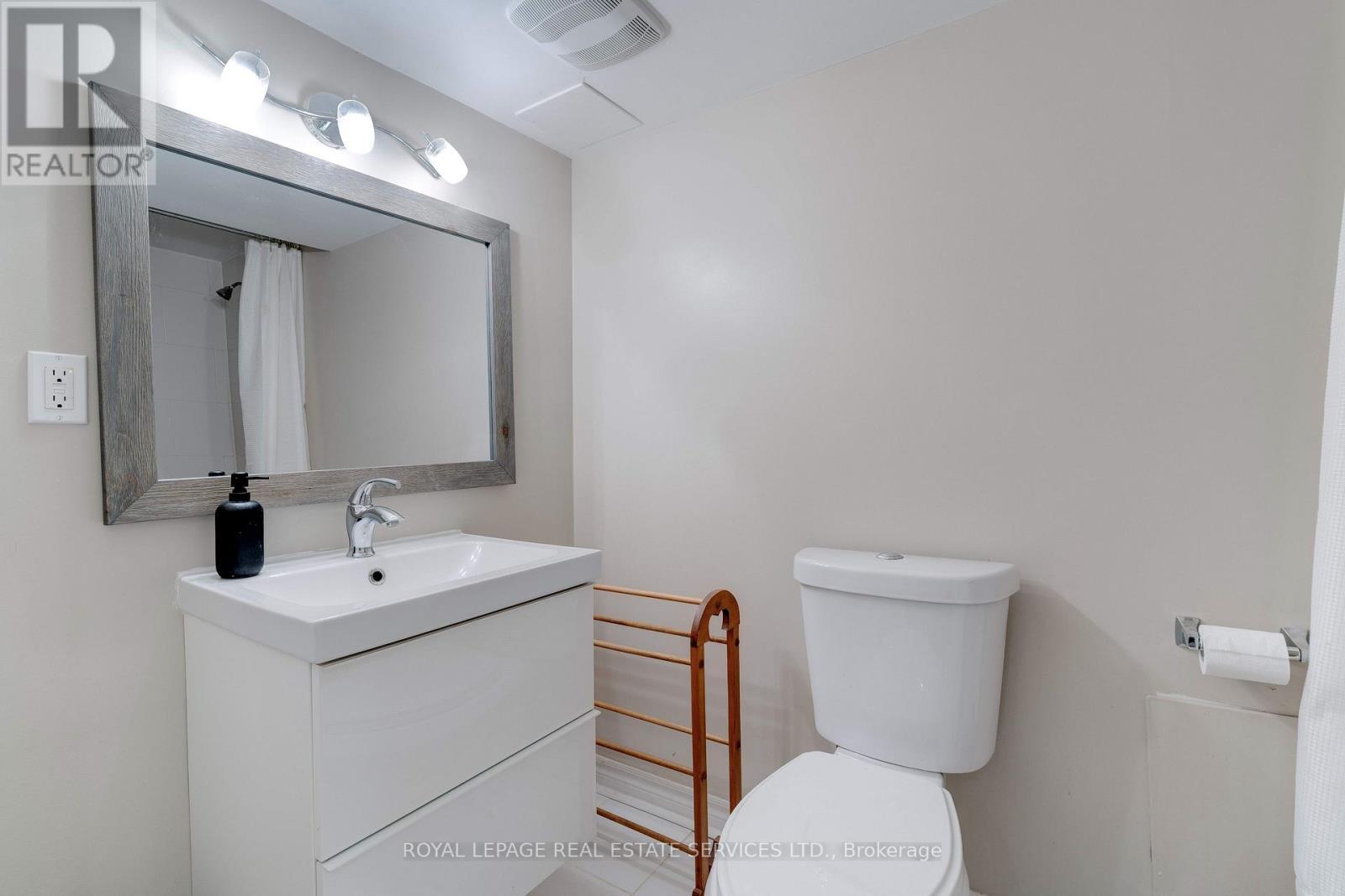 297 Sunset Drive, Oakville, ON - Indoor Photo Showing Bathroom