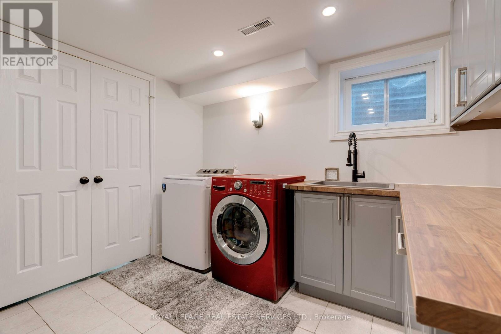 297 Sunset Drive, Oakville, ON - Indoor Photo Showing Laundry Room
