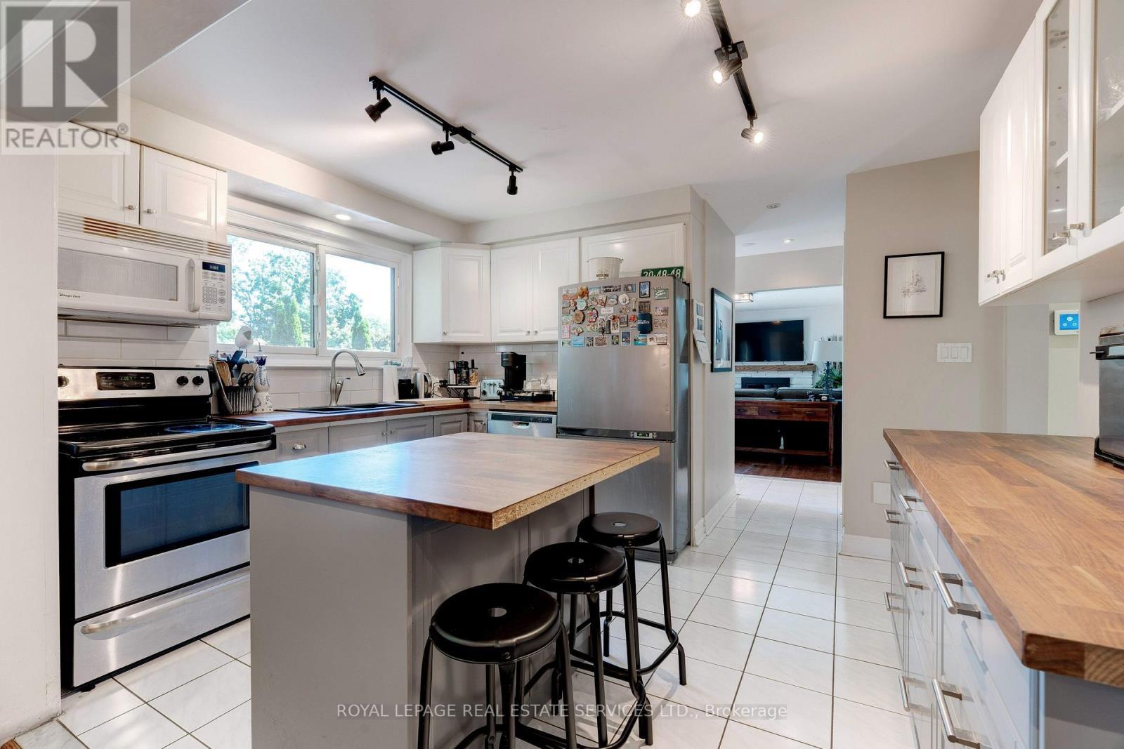 297 Sunset Drive, Oakville, ON - Indoor Photo Showing Kitchen