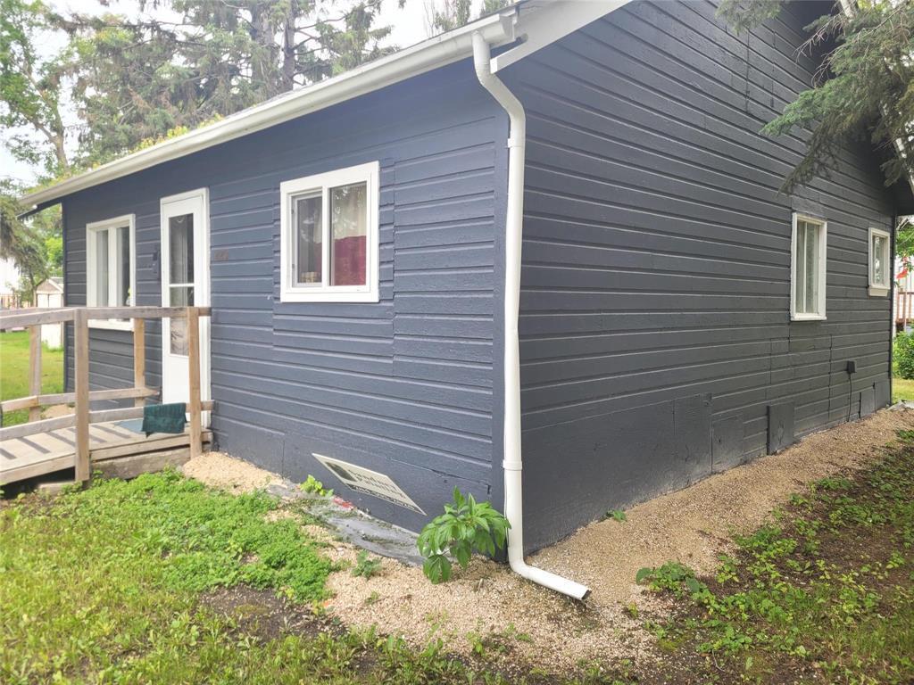 423 6Th Avenue Ne, Portage La Prairie, MB - Outdoor With Exterior