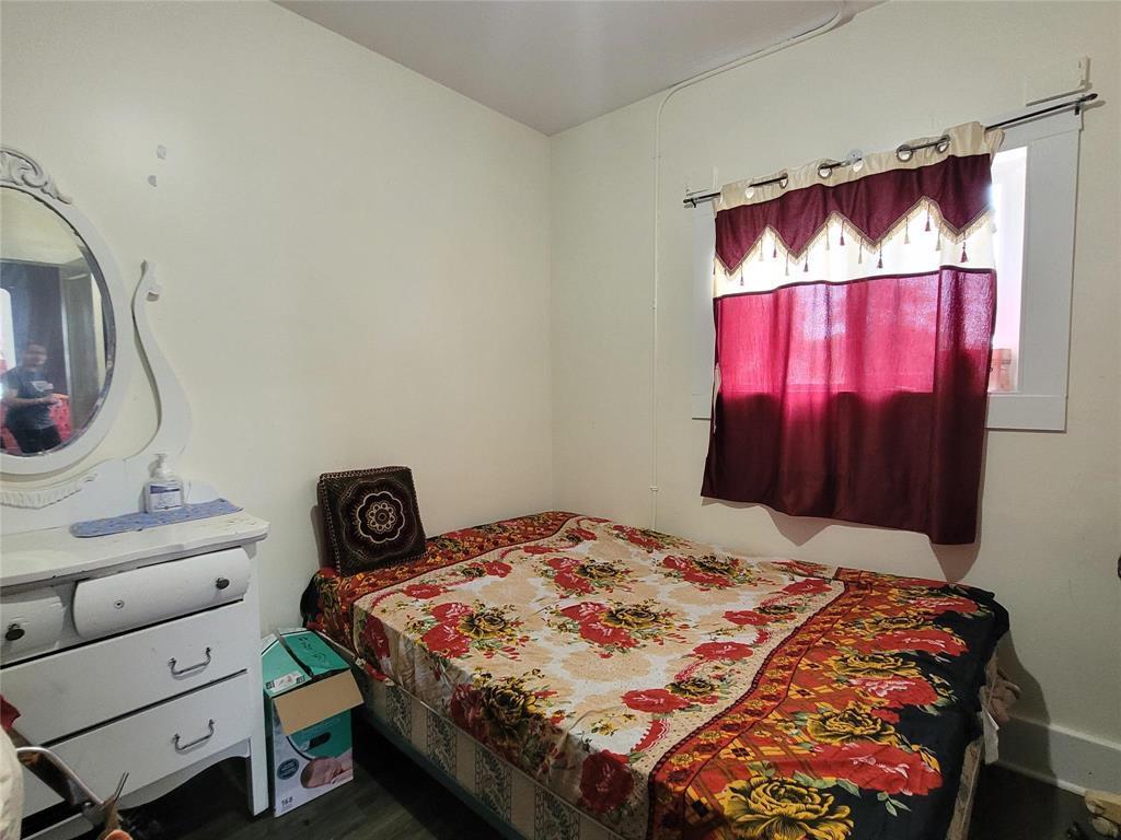 423 6Th Avenue Ne, Portage La Prairie, MB - Indoor Photo Showing Bedroom
