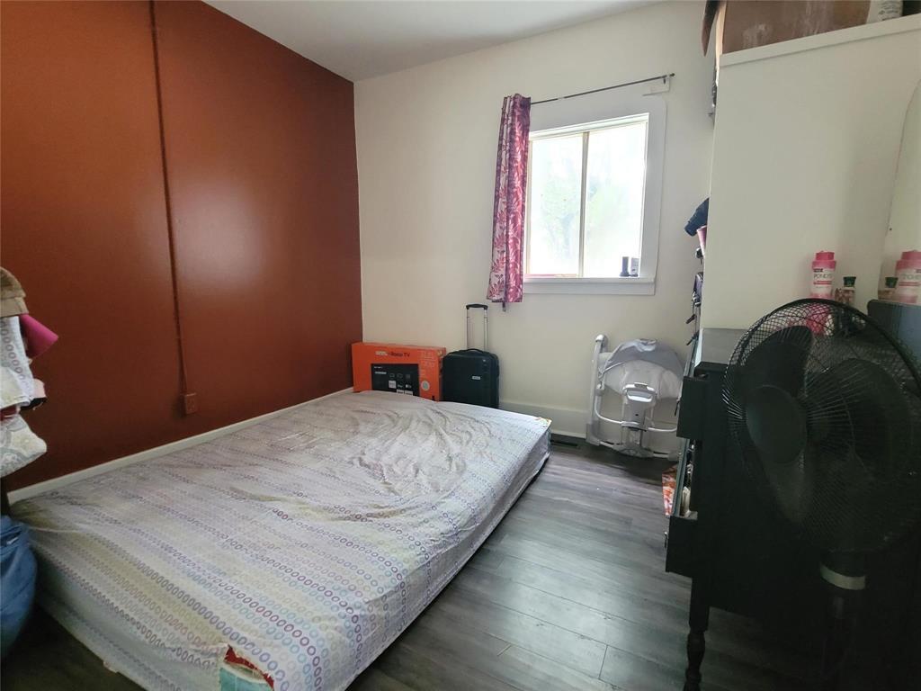 423 6Th Avenue Ne, Portage La Prairie, MB - Indoor Photo Showing Bedroom