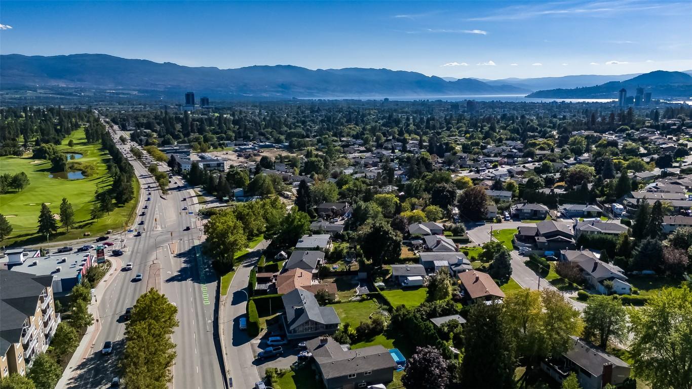 707 Glenburn Street, Kelowna, BC - Outdoor With View