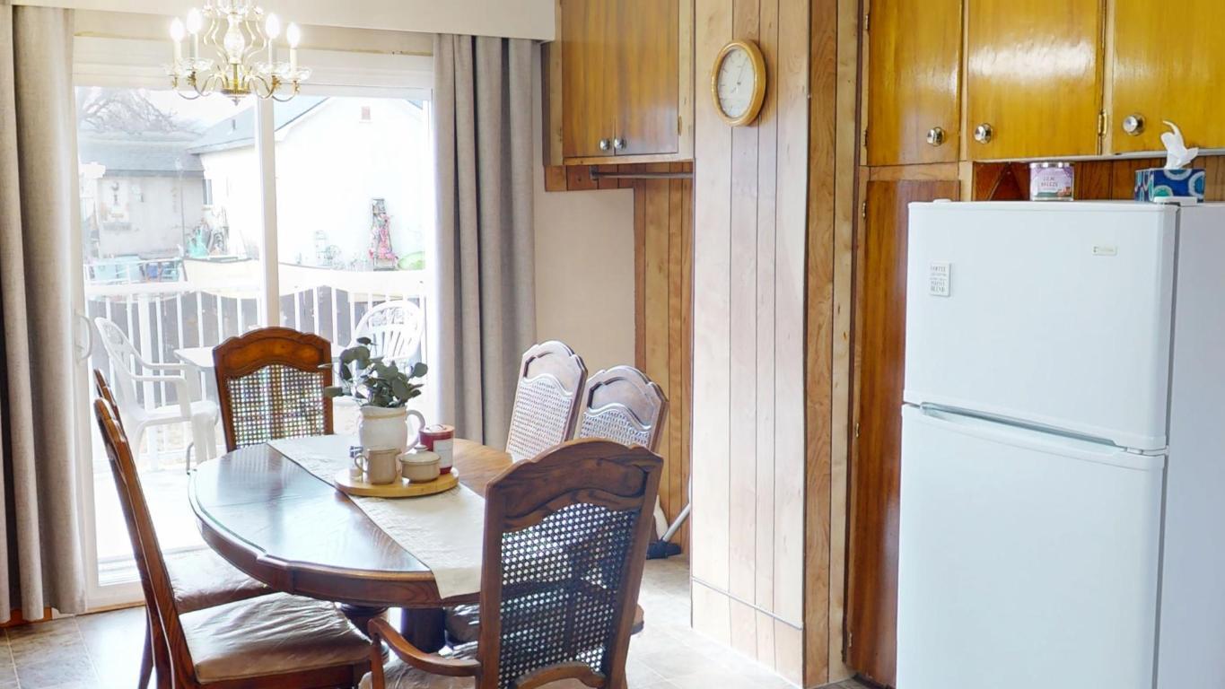 200 3Rd Avenue, Cranbrook, BC - Indoor Photo Showing Dining Room