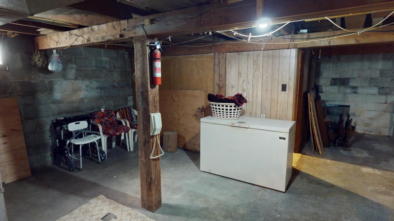 200 3Rd Avenue, Cranbrook, BC - Indoor Photo Showing Other Room